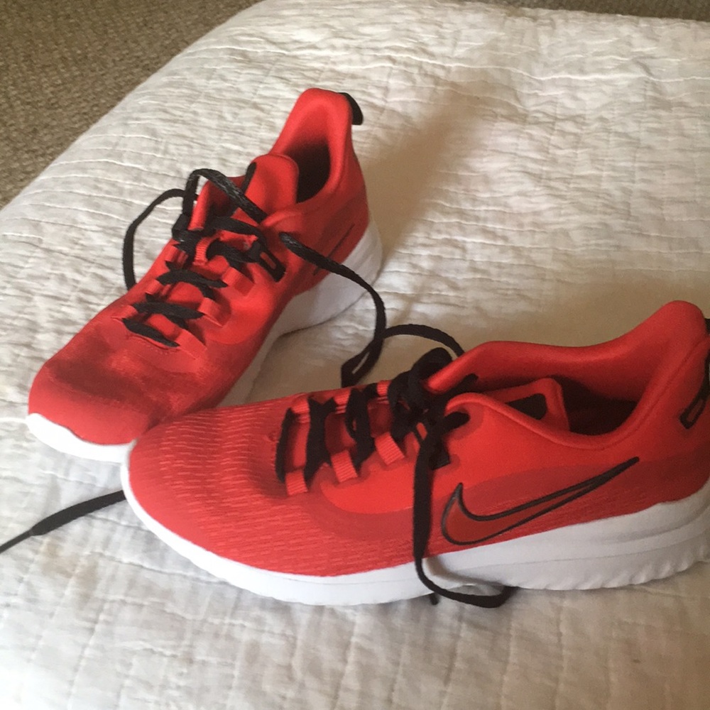 Nike shoes Renew